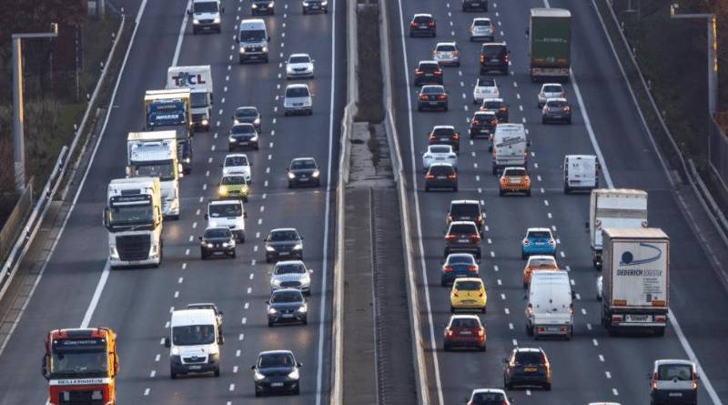 Ограничение скорости, налоги на авто, подорожание топлива: как правительство намерено снижать уровень СО2