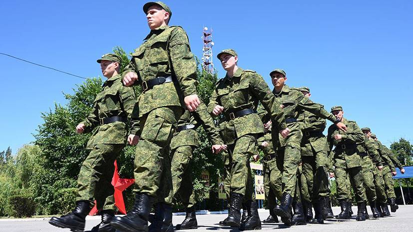Около 132 тысяч человек призовут в российскую армию осенью