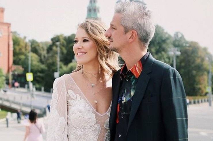 Мужа Ксении Собчак в свадебных туфлях высмеяли поклонники звездной семьи