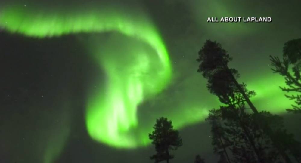 Сезон открыт: видео северного сияния сделали туристы в Лапландии