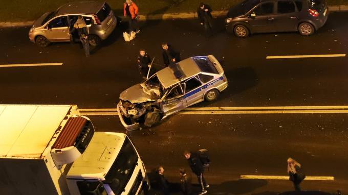 На Лени Голикова столкнулись бетономешалка и полицейский автомобиль