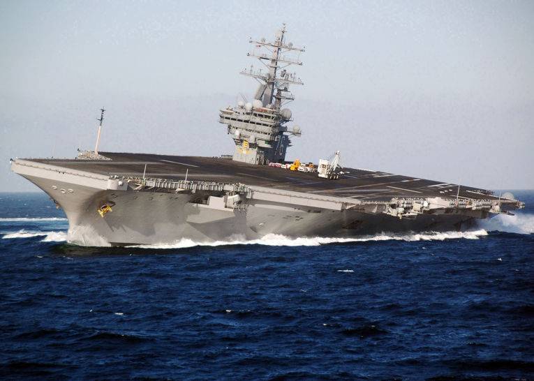 Sohu: китайские военные корабли окружили авианосец США