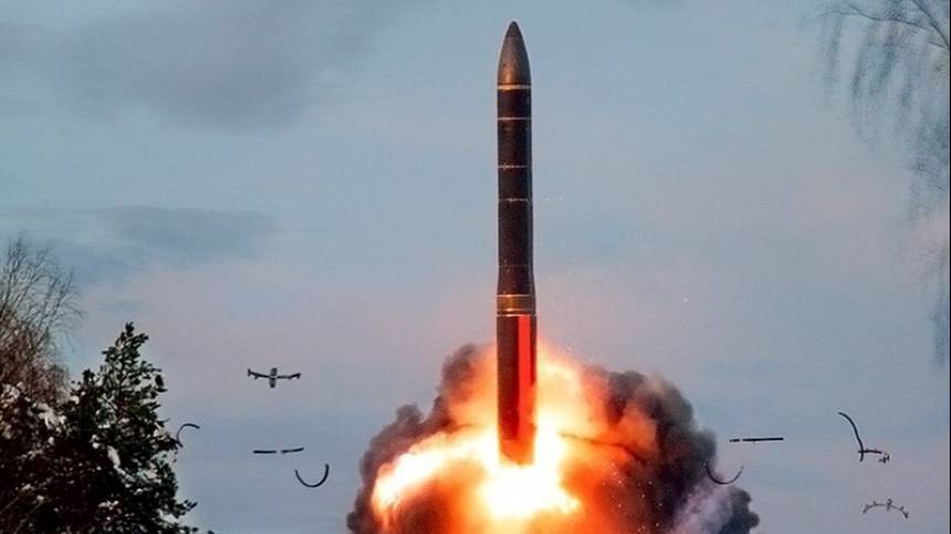 На космодроме «Плесецк» совершен успешный пуск баллистической ракеты «Тополь-М» — видео
