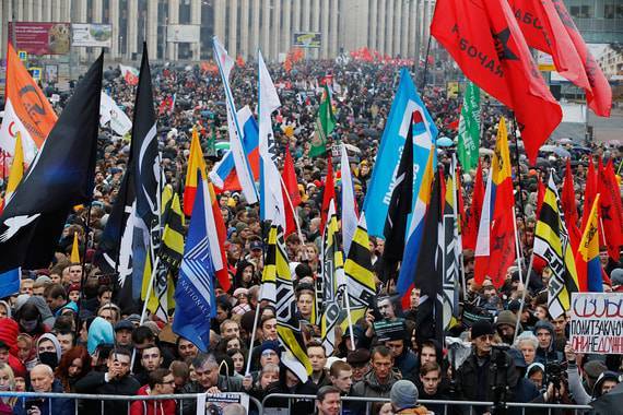 На митинге в Москве выступил лидер «Несчастного случая» Кортнев