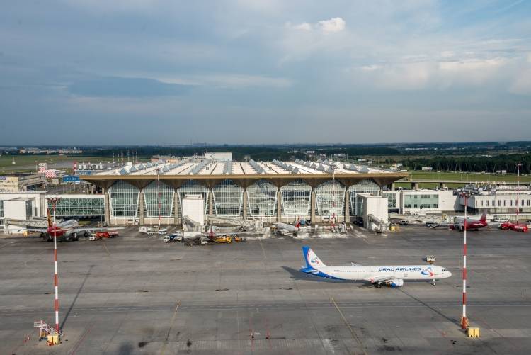 Следовавший из Краснодара в Иркутск самолет вынужденно сел в Екатеринбурге