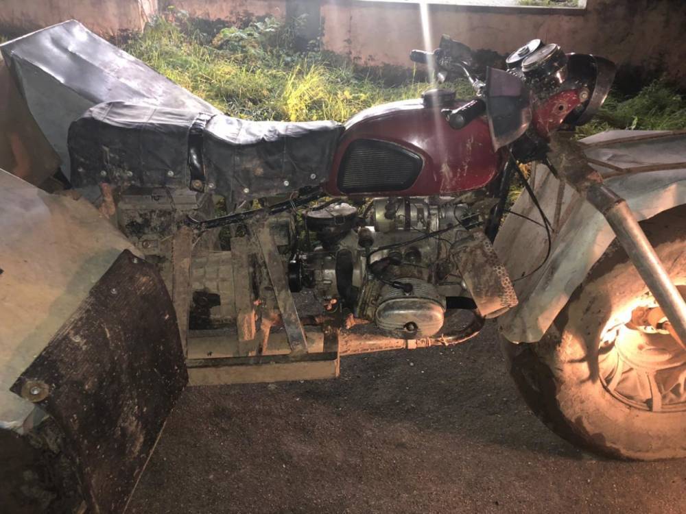 Под Череповцом задержали пьяного «кулибина» из Климовска на самодельном мотоцикле
