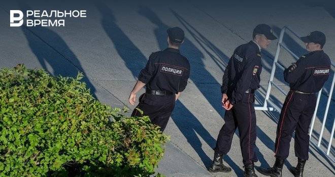 В Казани женщина ударила полицейского заколкой для волос, дело в отношении нее направили в суд