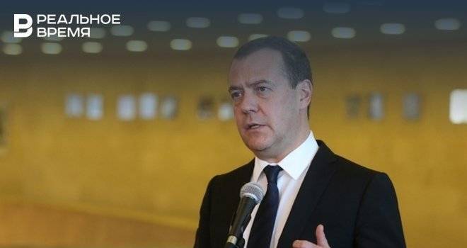 Дмитрий Медведев поручил довести долю малого бизнеса до 50%
