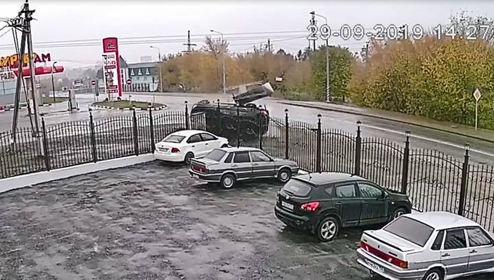 На ровном месте: кульбит автомобиля в Подольске попал на видео