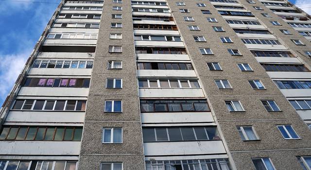 В России вступили в силу новые правила против курения на балконах
