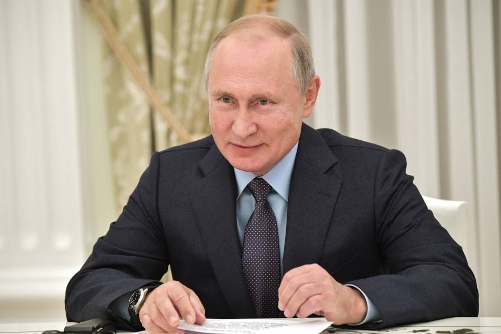 Путин пообещал, что Россия продолжит помогать Абхазии в обеспечении безопасности