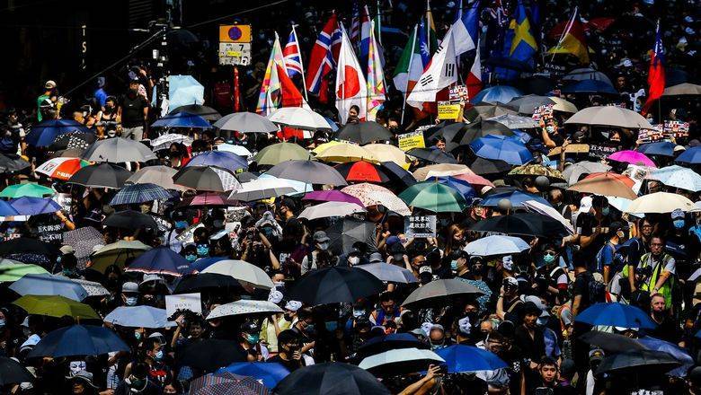 Пошли в ход "коктейли Молотова": в Гонконге вновь обострились протесты