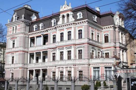 Посольство России возмущено заявлением главы Минобороны Латвии о патриотах-эсэсовцах