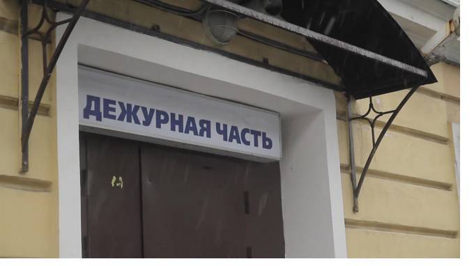 Приезжий рецидивист ограбил салон связи на Васильевском острове