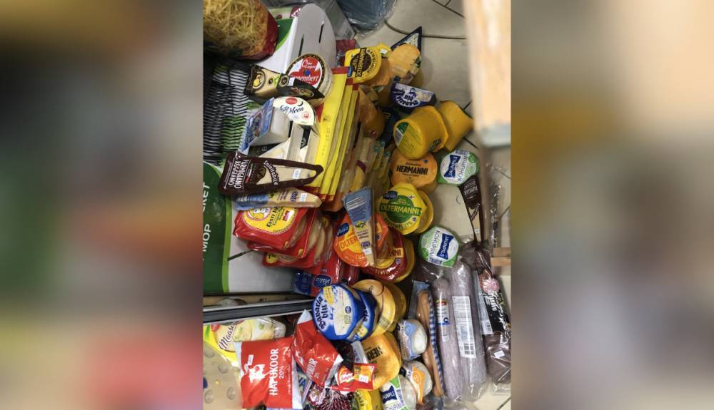 В петербургских магазинах нашли 420 кг санкционных колбас и сыров
