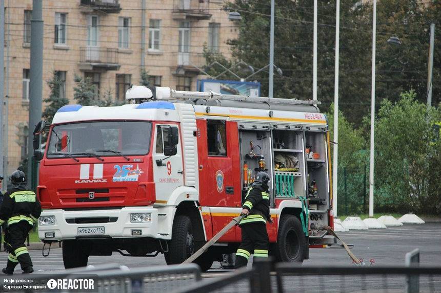 Сотрудники МЧС спасли из двух пожаров 14 человек в Астраханской области