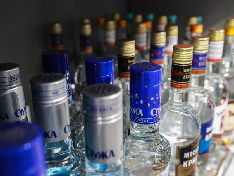 Сбыт крупной партии немаркированного алкоголя пресекли в Чите