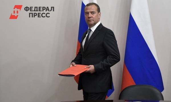 Минтруд направил Медведеву доклад о переходе на четырехдневку