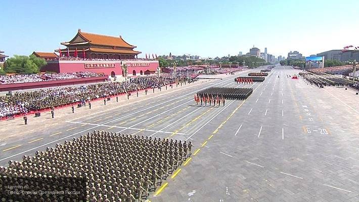 Расчет на военном параде в Пекине впервые возглавили женщины-генералы