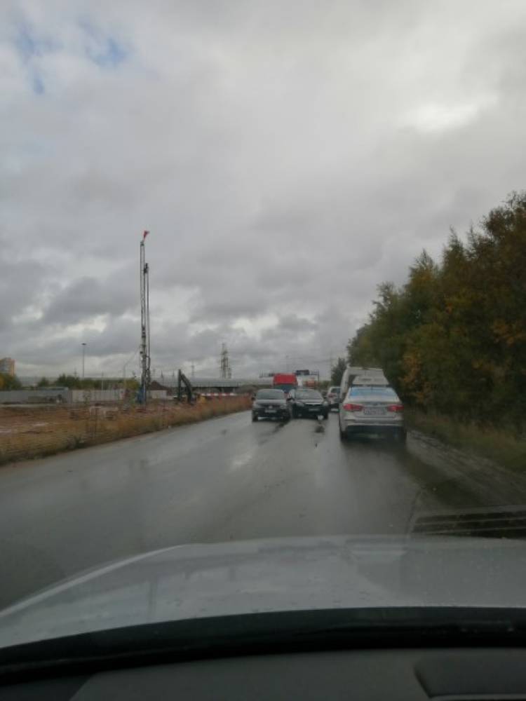 В Мурино на Охтинской аллее из-за двух ДТП автовладельцы встали в пробки