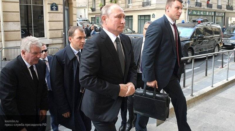 Французы признательны Путину, который прибыл проводить Ширака в последний путь