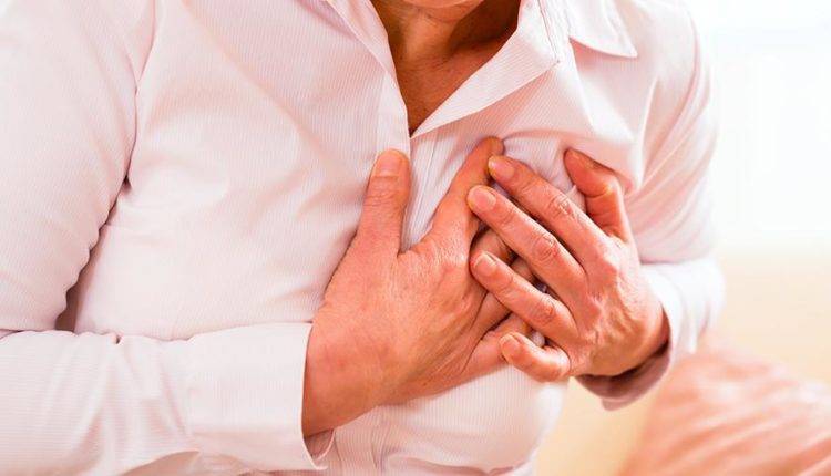 Названы признаки близкого сердечного приступа у женщин