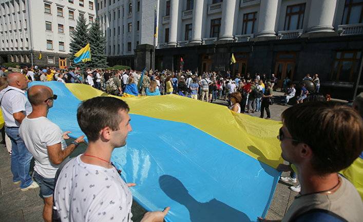 Апостроф (Украина): украинцы адекватно оценивают настоящее: они знают, что в беде