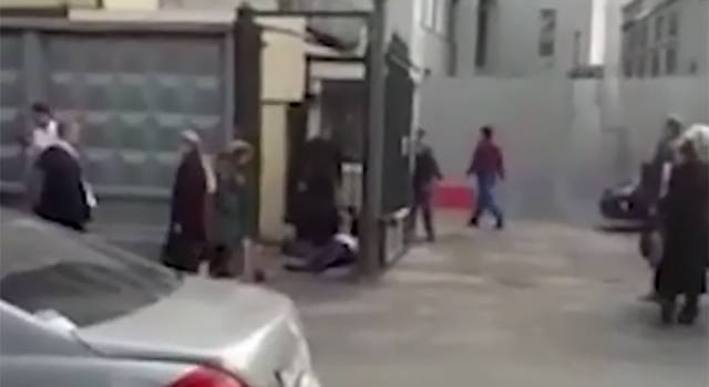 Первое видео с места нападения на полковника СК в Москве