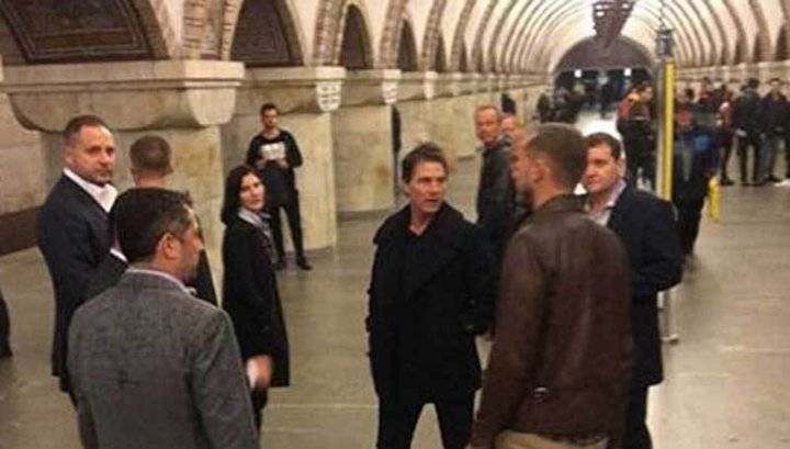 Том Круз пообщался с Зеленским и спустился в киевское метро