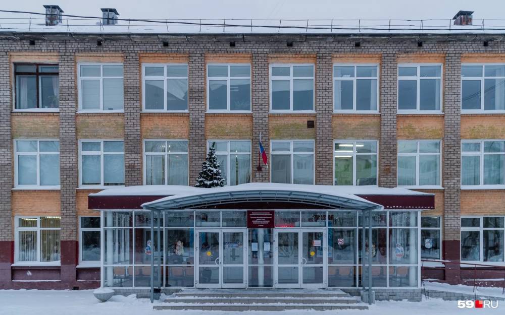 Женщине, охранявшей школу в Перми во время нападения подростков с ножами, дали два года ограничения свободы