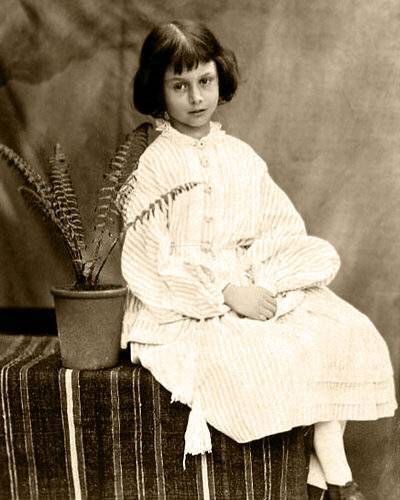 Алиса Лидделл: как выглядела и жила девочка для которой была написана «Алиса в Стране чудес»