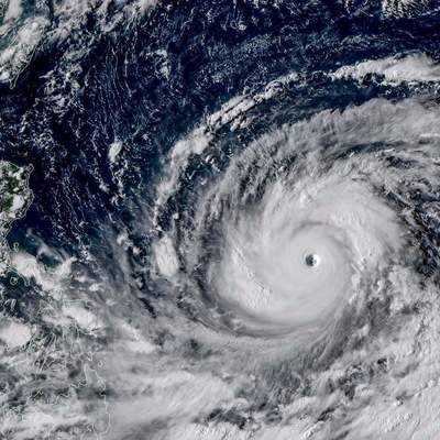 Власти Японии объявили эвакуацию на острове Ёнагуни из-за мощного тайфуна