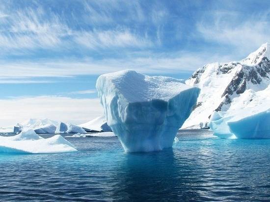 От ледника в Антарктиде откололся гигантский айсберг