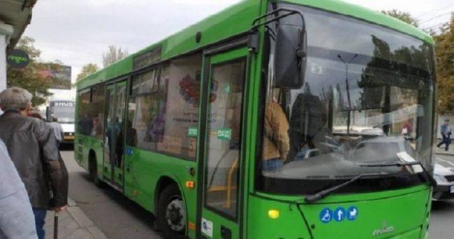 В Николаеве автобус протащил по земле зажатую в дверях пассажирку