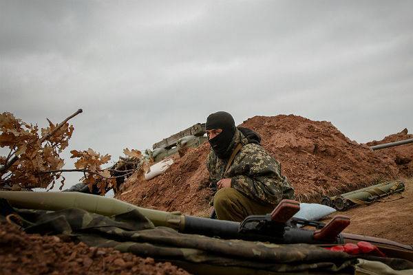 Украинские радикалы прорвались в зону отведения сил в Донбассе