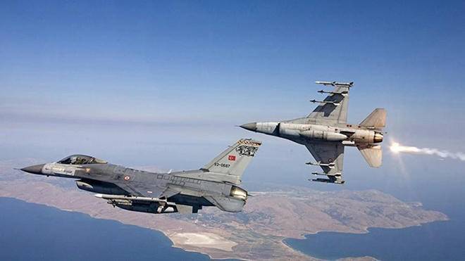 Турция начала авиаудары по территории Сирии. Курдские СМИ сообщают о раненых мирных жителях