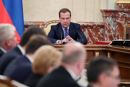 Медведев поручил сделать сельское хозяйство России высокотехнологичным