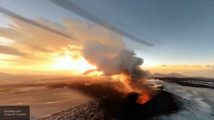 Вулкан Шивелуч на Камчатке выбросил столб пепла высотой 6,5 километров