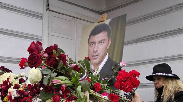 Могила Немцова на Троекуровском кладбище оказалась забыта либералами