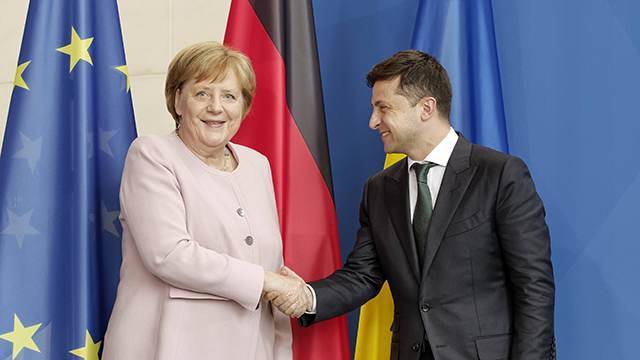 Меркель уверена, что Киев выполнил условия для "нормандского саммита"