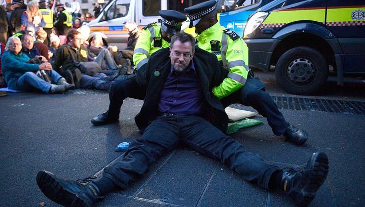 Экоактивисты оккупировали центр Лондона