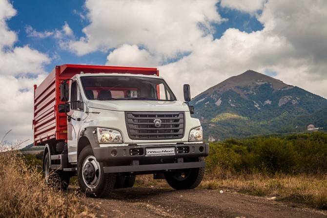 «ГАЗон NEXT» второй месяц подряд лидирует на рынке грузовиков в РФ