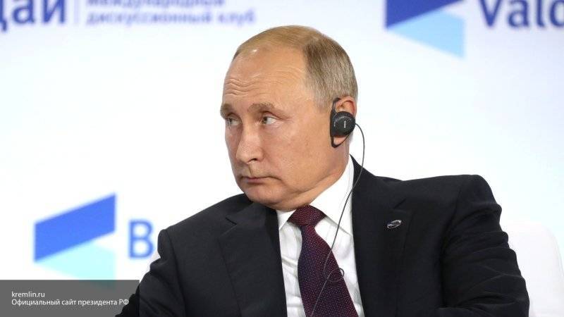 Путин рассказал, какой должна быть зарплата медработников