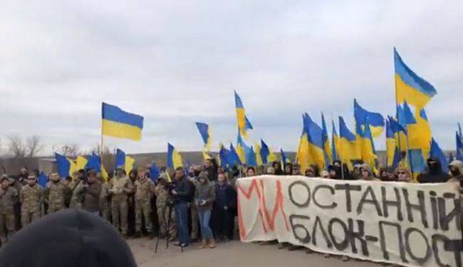 Боевики украинского «Нацкорпуса» добрались до Золотого