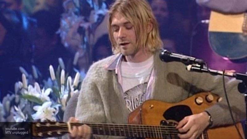 Знаменитый кардиган Курта Кобейна с MTV Unplugged будет продан на аукционе