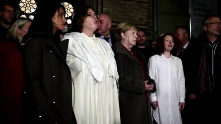 Ангела Меркель посетила берлинскую синагогу в знак памяти жертв расстрела в Галле