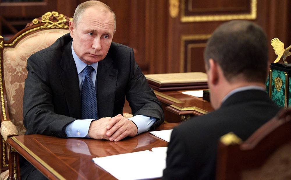Путин призвал к справедливой оплате труда медиков