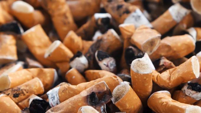 Родителей курящих детей предложили наказывать рублем