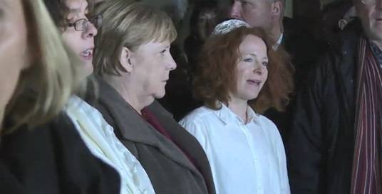 Меркель посетила синагогу в Берлине в память о жертвах атаки в Галле