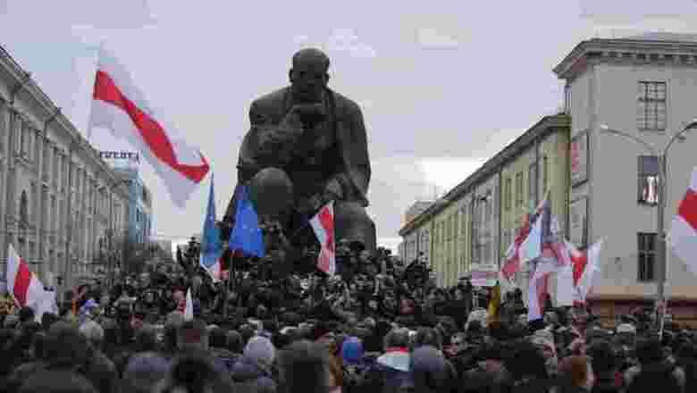Антипример соседей: в Белоруссии митинги обходятся оппозиции в миллионы рублей